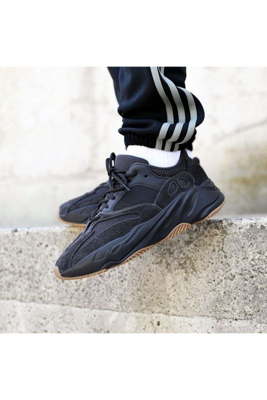 YEEZY BOOST 700 UTIBLK/UTIBLK/UTIBLK/UTIBLK